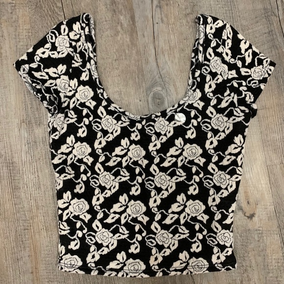 Floral crop top ... beautiful never worn - Picture 1 of 2